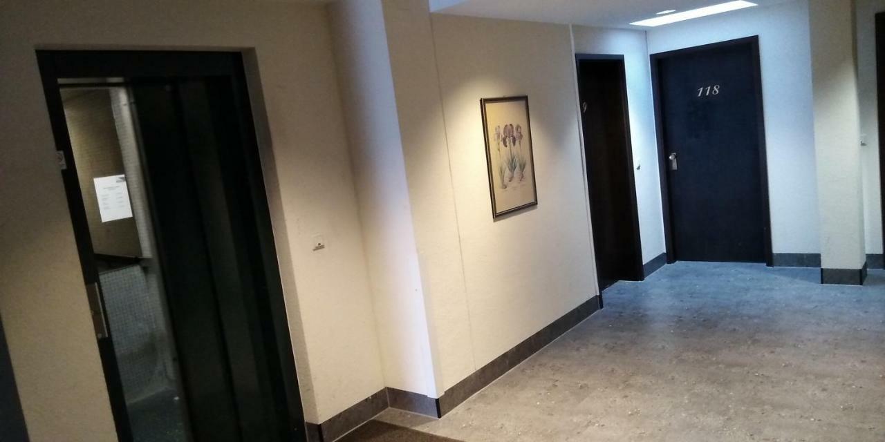 Sroom 118 And 119 In Center Ρόιτλινγκεν Εξωτερικό φωτογραφία